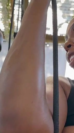 Yumtheeboss the Ebony Siren Seduces Ace Bigs