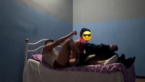 mi mejor amigo se peleo con su novio y le puso el cuerno por despecho… le ofrecimos nuestra cama para olvidar su problema y llenarle su culo de mecos