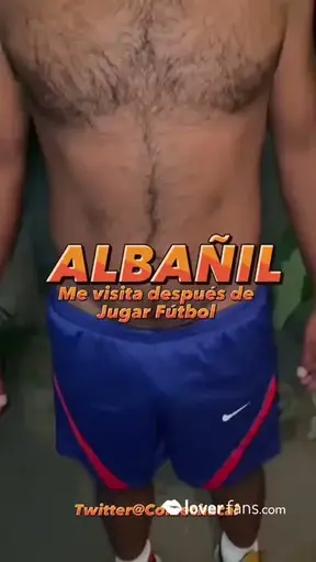 El abañil peludo llega de jugar fútbol nuevamente para ahogarme con su verga venosa. Suscríbete y ve cómo me hace su putita.