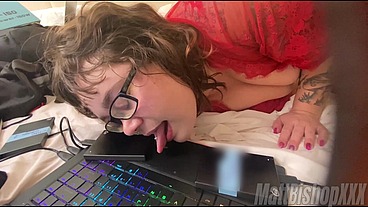 Katt Staxxx Loves Fucking & Getting a Facial While She Watches Porn!!!