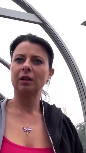 Hausfrau Bonny Devil im Auto fremd gegangen   Clip 1