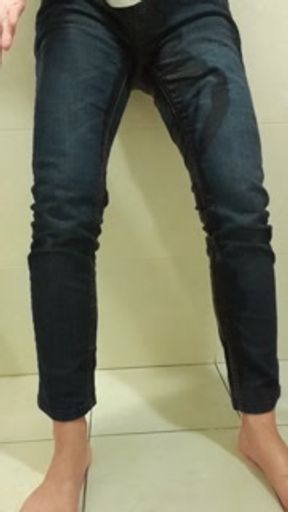 Full bladder in tight jeans