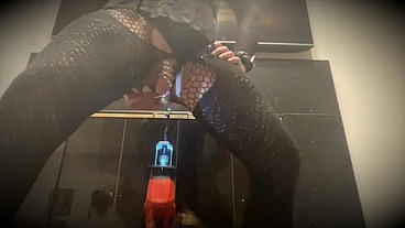Jett Hoover masturbates with power tool, so excited she is not sure if she was pissing or cumming, seemed like a combination of both!