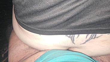 TATUADO ENTROU NO DARK ROOM PARA FODER E LEVOU MUITA PICA NO CU E NA BOCA.