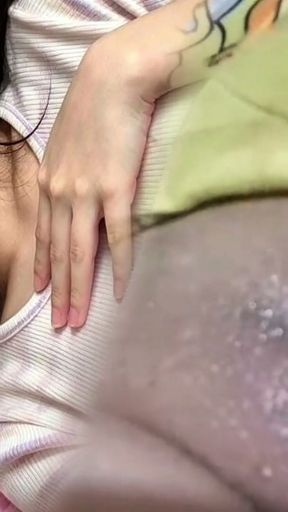 Colombian influencer masturbates until she comes   Clip 1
