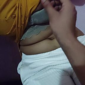 Nepali girlfriend lai private ma chikdai dudh ra puti chalaudai