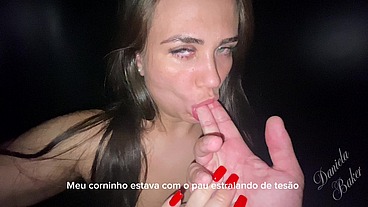 DEI MUITO O CUZINHO PARA UM DESCONHECIDO PAUZUDO NO GLORY HOLE E FIZ SQUIRT COM MEU CORNINHO OLHANDO