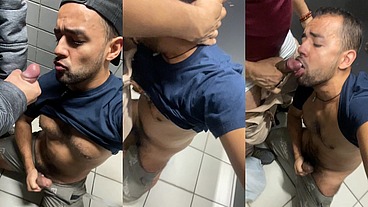 Servindo os pedreiros da obra do condomínio com oral e anal no box do banheiro.