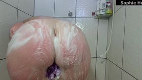 milf rabuda dancando e rebolado toda molhadinha no banho!
