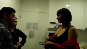 two whores tie up and rob a client for live