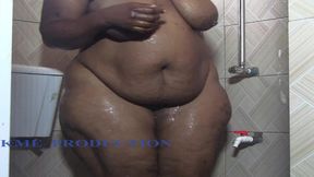 dirty bbw wife washes her smelly big booty after cheating with her neighbour