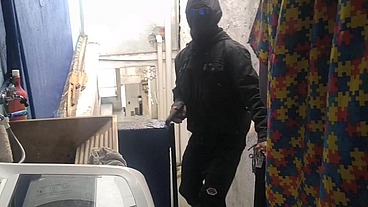 MORADOR DE RUA INVADIU MINHA CASA E COMEU MEU CU