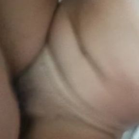 Bisexual bien cachonda le encanta coger con hombres gorditos