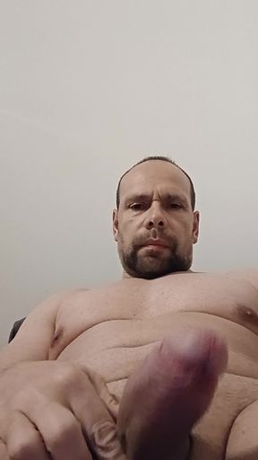 I end up ejaculating large jets of thick and I spread it on me