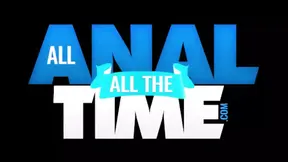 Poolside temptress gets her ass licked by a lusty guy