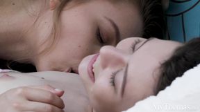 Good Service - Mia Split & Sofi Smile