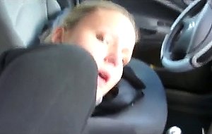 Couple sneaks in a quick fuck n suck in the car