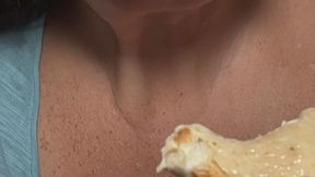 Jewel Eating Breakfast