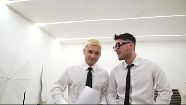 Neapolitan woman gets fucked by a Latino and an Italian during a presentation for a university project; she only wants anal.