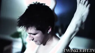 Twink Adrian Layton Seduced by Vampire Kain Lanning