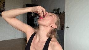 Big hungry giantess (wmv)