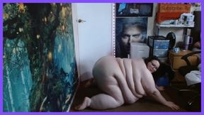 SSBBW Crawling on the Floor