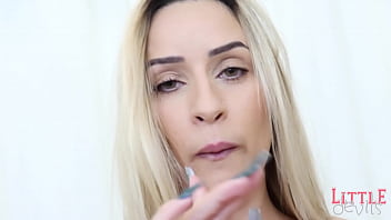 Me acabei na bucetinha e no cuzinho da loirinha maravilhosa e novata no porno - Little Devils #23 - Jenifer Carter