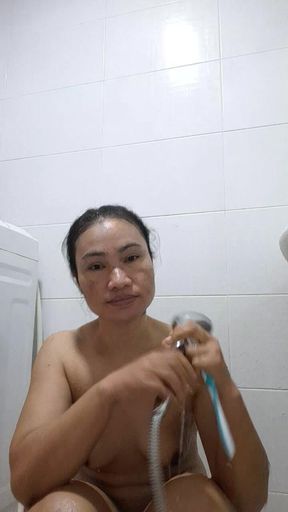 Lucky Kik Shave Under the Shower