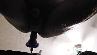 Kurus putih Kanada amatur tunggangan mesin fuck buatan sendiri dalam video dubur solo