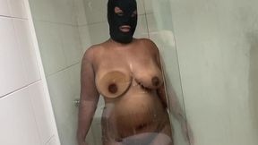 mamei o novinho no banho e mostrei minha bunda grande