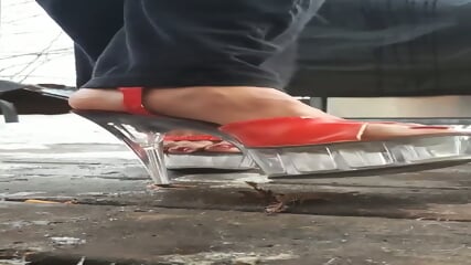 tranny sexy bare feet and high heel p