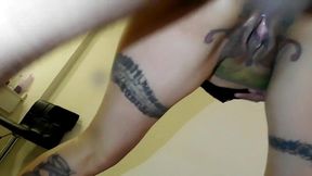 vuelve y le coje el culo hasta cansarse