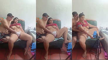 Masturbo Rico a mi hermanastra hasta dejarla chorriando