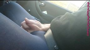 nylonjunge in blauer feinstrumpfhose im auto 2 ** fan video 12 **