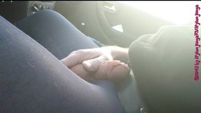 nylonjunge in blauer feinstrumpfhose im auto 2 ** fan video 12 **