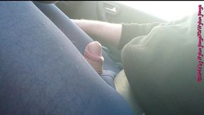 nylonjunge in blauer feinstrumpfhose im auto 2 ** fan video 12 **