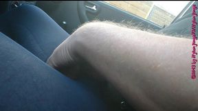 nylonjunge in blauer feinstrumpfhose im auto 2 ** fan video 12 **