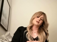 Brunette Tranny jerking in hard dick in solo Webcam