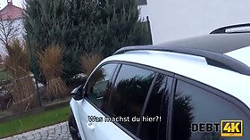 Geldmangel verwandelt sich bescheiden in schmutzige Hure