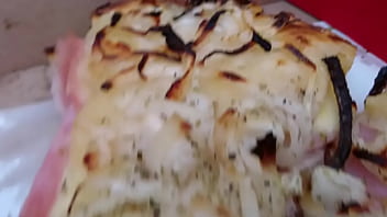 Food Porn - fingering Kentuky pizza