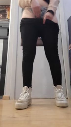 I am a in the shop, with the risk of being seen by everyone!!