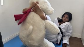 Treino de jiu-jítsu com urso , Tesoura e trample