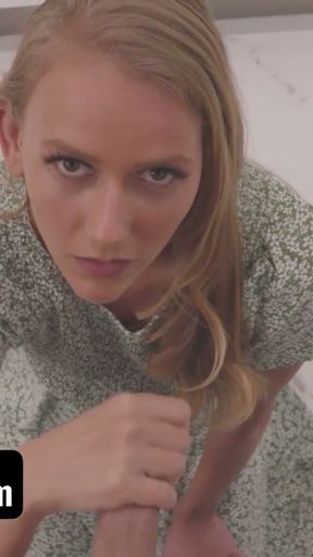 SisLovesMe - Lucky Stud Bangs Stepsis And Stepmom At The Same Time (Jasmine Daze, Jade Valentine)   Clip 2