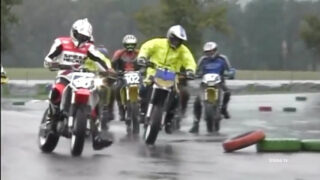 Mười cô nàng xinh đẹp, bao gồm Bella Donna, Julia Crow, Sandy và Sara, cùng tham gia vào một màn quan hệ tình dục tập thể qua đường hậu môn cực kỳ táo bạo