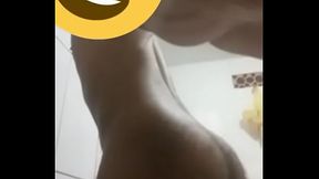 Eu brincando com meu cuzinho