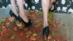 Four heels crush watermelons WMV