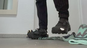 Cruel Salomon Cross Pro Spike Rip apart Socks and (redacted) of a fan