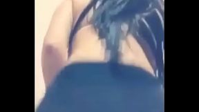 Novinha dan&ccedil_ando rebolando gostoso