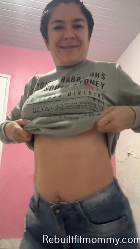 This GILF can give you an amazing fuck