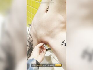 Step daddy caught me, in the baths whilst I was washing, and made my pussy cum. Karneli Bandi